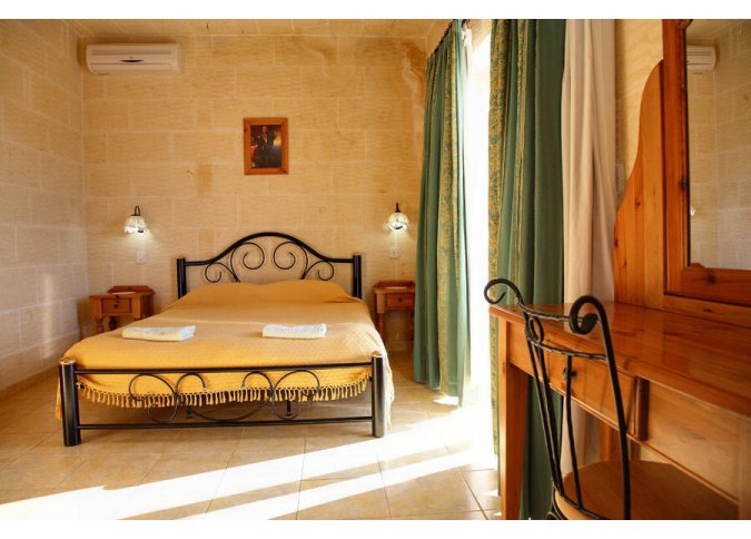 Do30 - 3 Bedrooms - Gozo  Xaghra - Owners - 4 Bathrooms - Air-Conditioned - Private Outdoor Pool - Sleep 6 persons  malta, Holiday Rentals Malta & Gozo malta