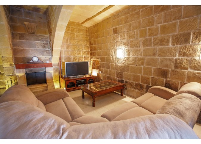 Ved5 - 5 Bedroom Villa in Gozo Gharb - 3 Bathrooms - Fully Air-Condition - Private Outdoor Pool - Sleep up 11 persons malta, Holiday Rentals Malta & Gozo malta