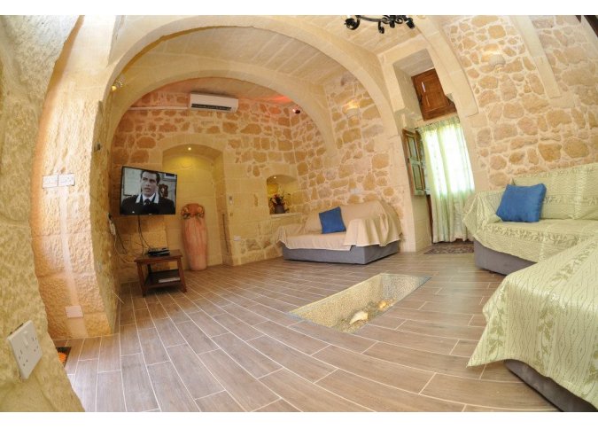 Mikros6 - 6 Bedroom Gozo Zebbug - 6 Bathrooms - Air-Conditioned - Private Outdoor Pool - Sleeps 16 persons malta, Holiday Rentals Malta & Gozo malta
