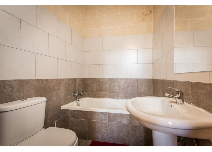Light4 - 4 Bedroom Gozo Gharb - 4 Bathrooms - Air-Conditioned - Private Outdoor Pool - Sleeps 8 persons malta, Holiday Rentals Malta & Gozo malta